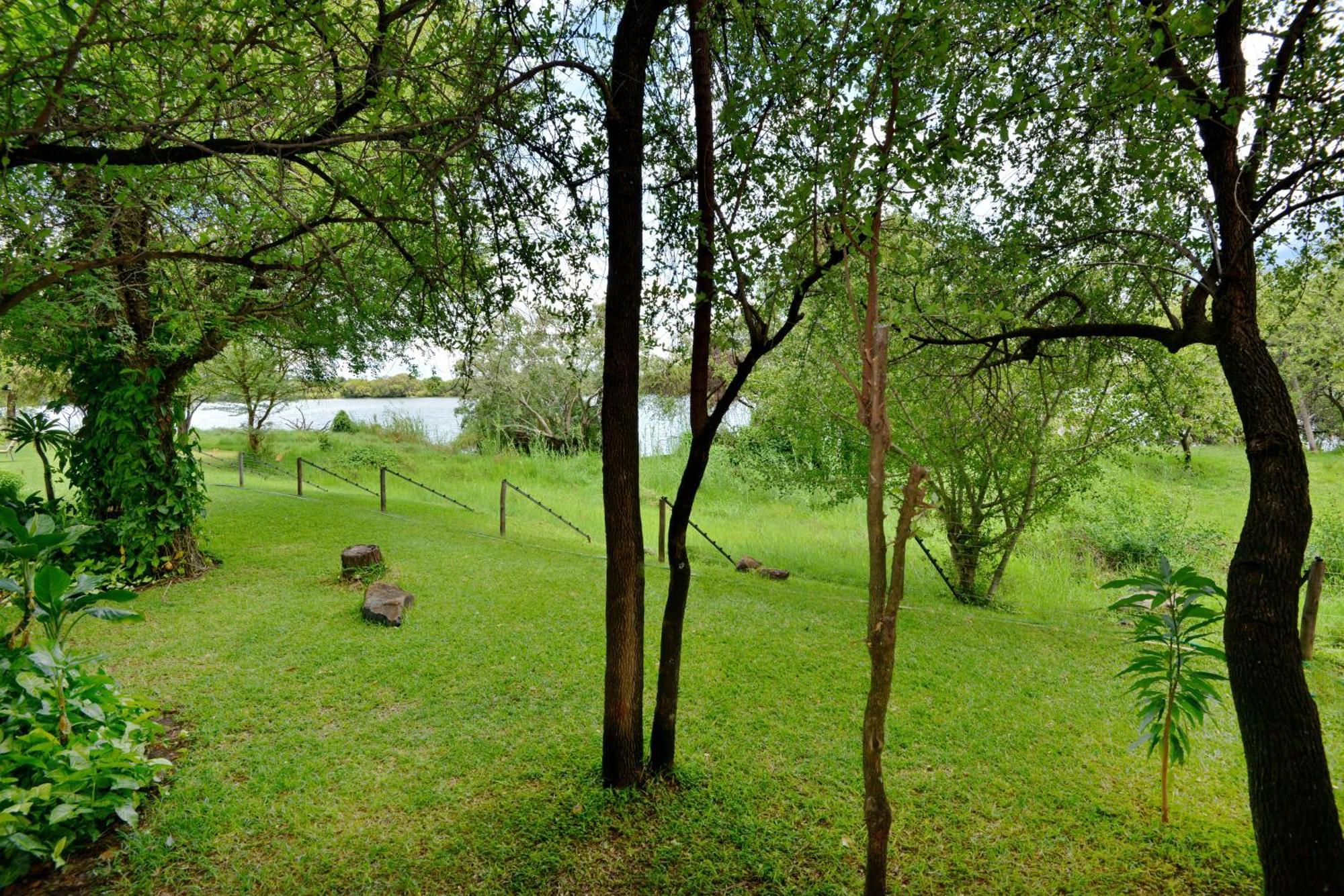 River View Lodge Касане Номер фото